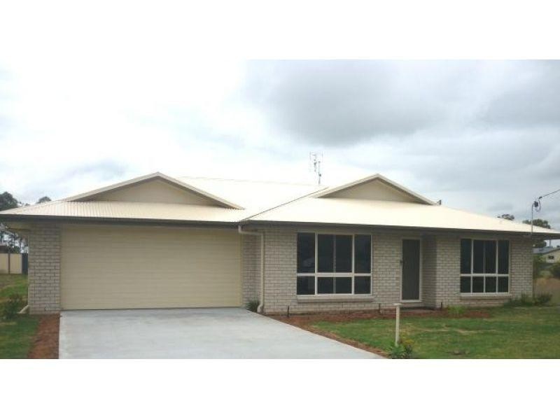 14 Bishop Drive, Miles QLD 4415