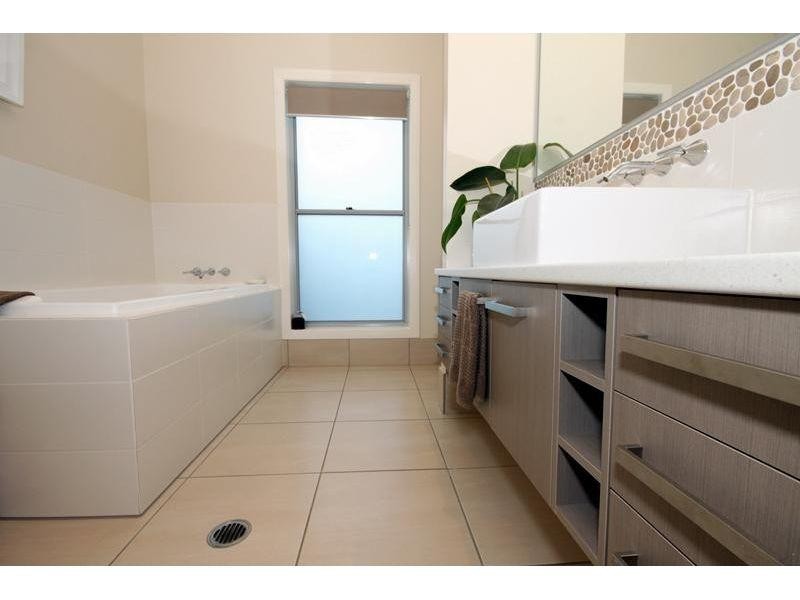 91  Sommerfeld Crs, Chinchilla QLD 4413