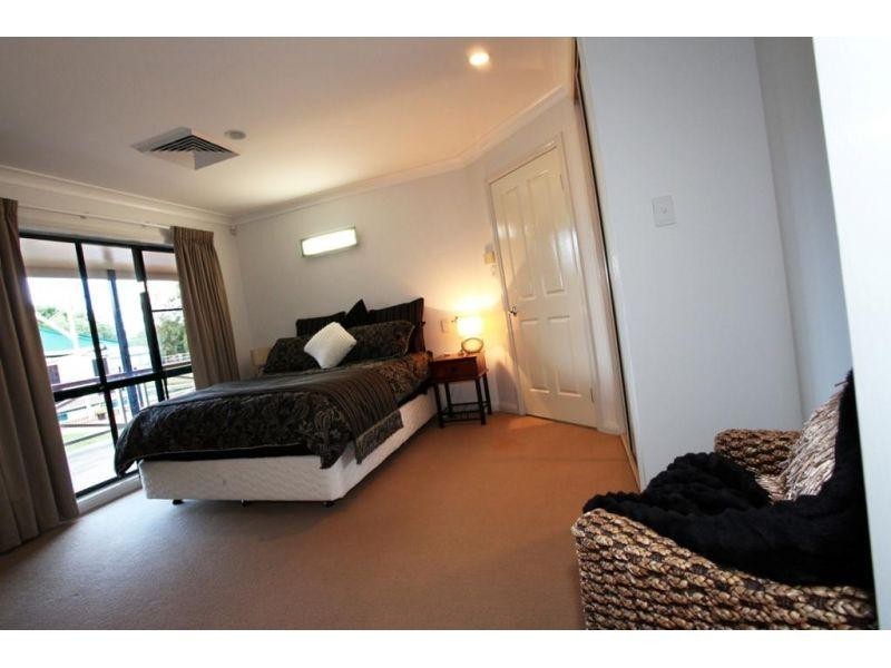 13-15  Holland Street, Chinchilla QLD 4413