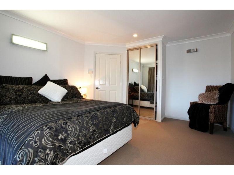 13-15  Holland Street, Chinchilla QLD 4413