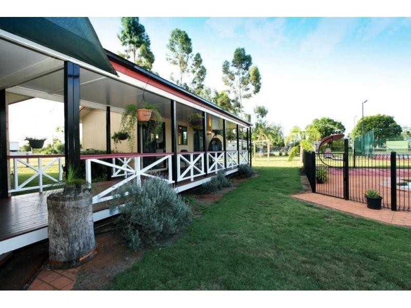 13-15  Holland Street, Chinchilla QLD 4413