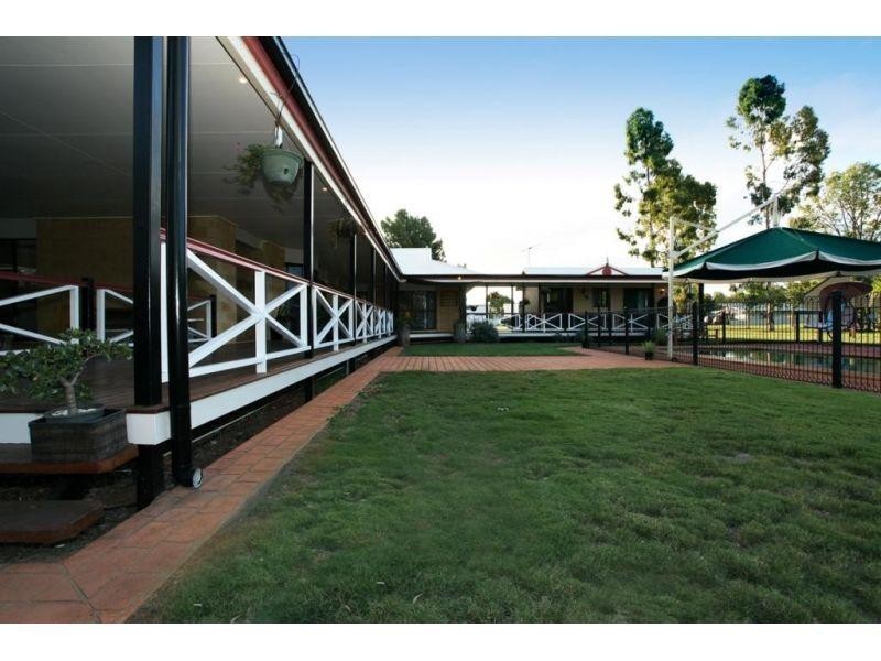 13-15  Holland Street, Chinchilla QLD 4413