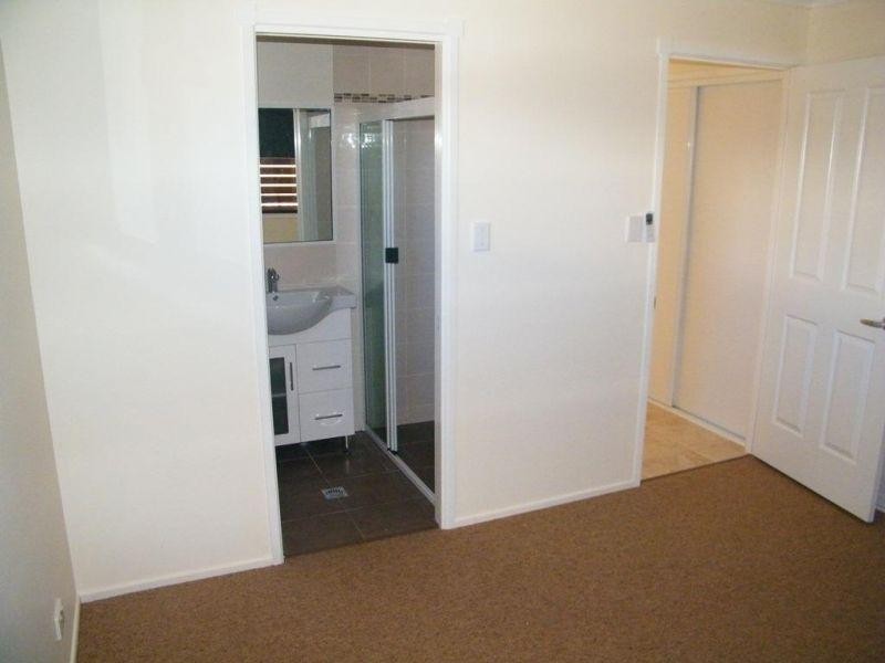 3 Units/37 Barber Street, Chinchilla QLD 4413