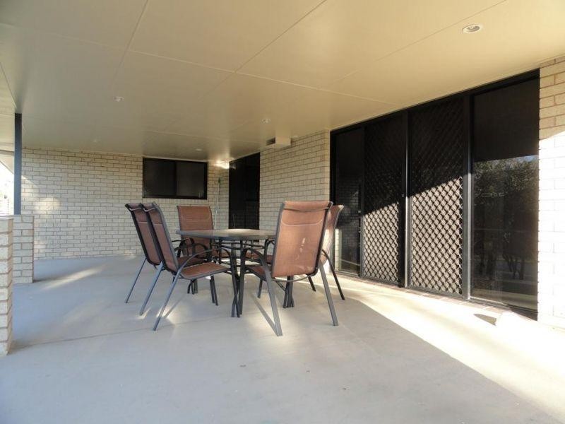 11 Lee Street, Miles QLD 4415