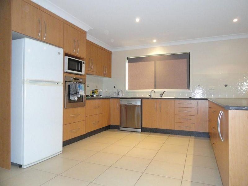 11 Lee Street, Miles QLD 4415