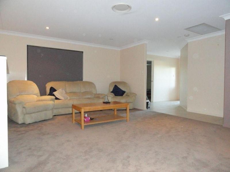 11 Lee Street, Miles QLD 4415