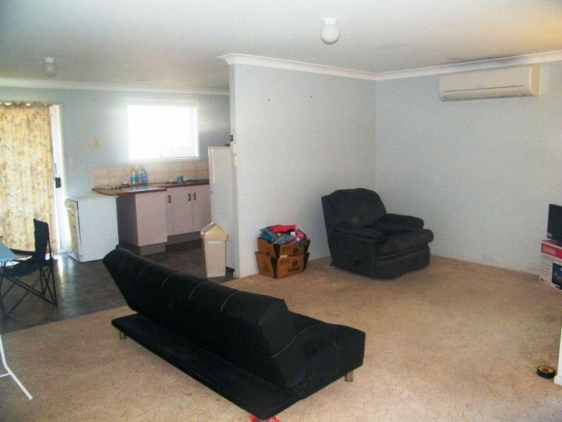 2/64 Middle Street, Chinchilla QLD 4413