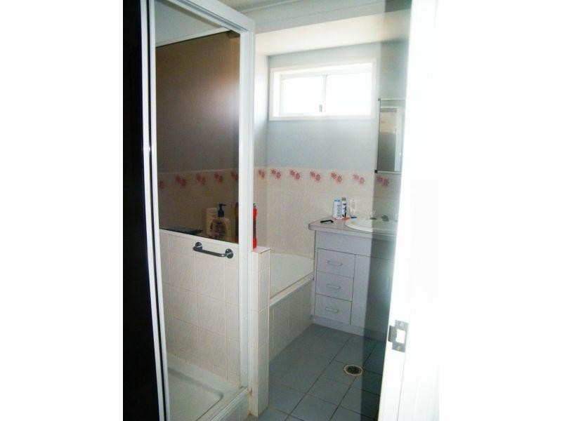 2/64 Middle Street, Chinchilla QLD 4413