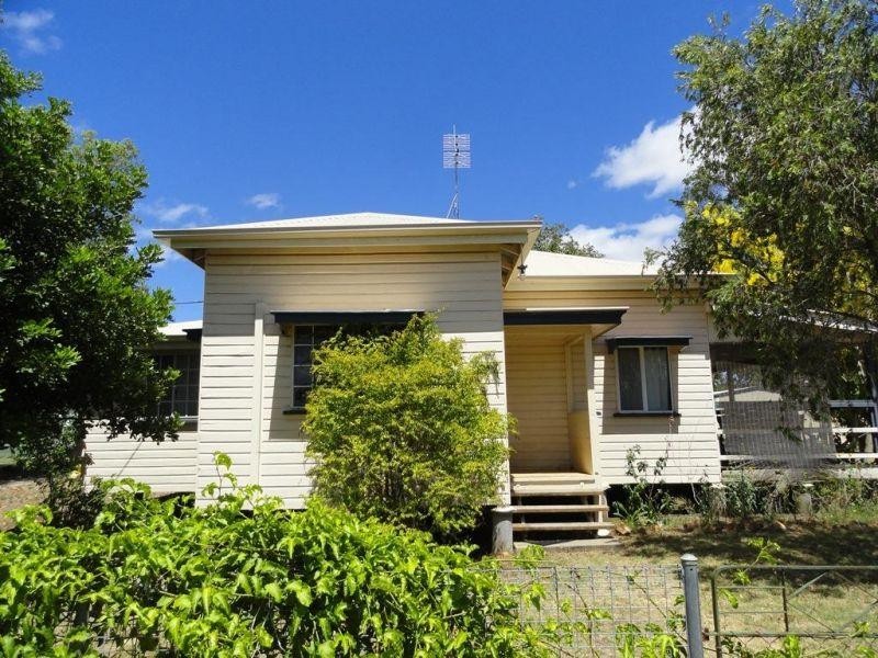 8 Wood Street, Chinchilla QLD 4413