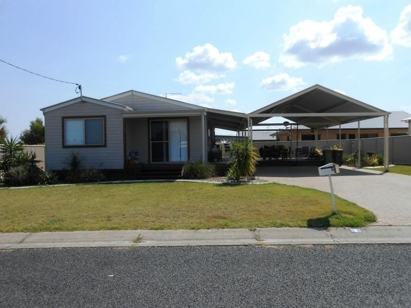 5 McAuliffe Street, Miles QLD 4415