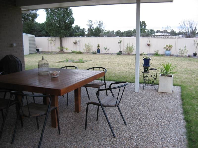 77 Sommerfeld Cres, Chinchilla QLD 4413