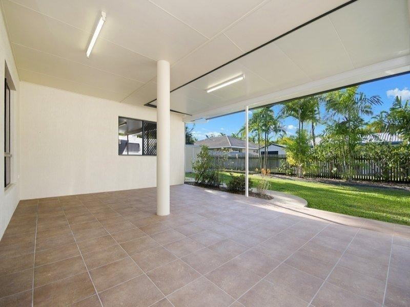 8 Mendi Drive, Bushland Beach QLD 4818