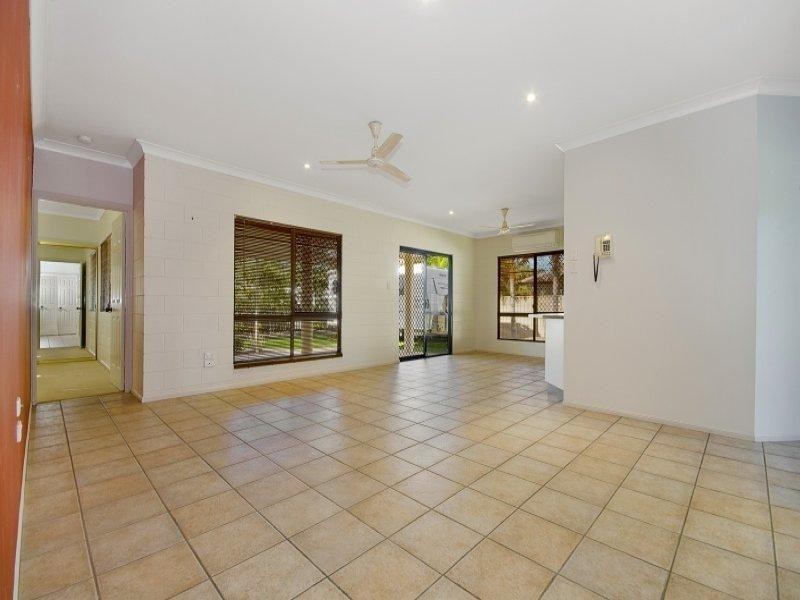 8 Mendi Drive, Bushland Beach QLD 4818