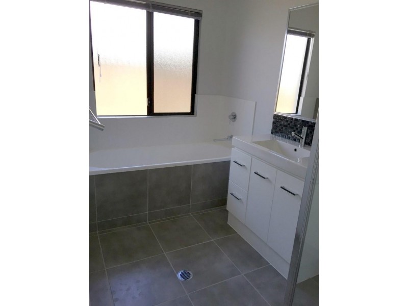 41 Sanctum Boulevard, Mount Low QLD 4818