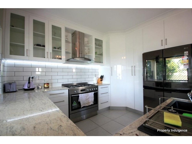 27 Bilbao Place, Bushland Beach QLD 4818