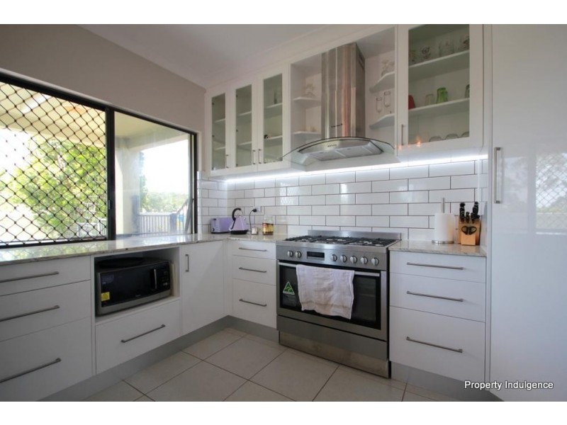 27 Bilbao Place, Bushland Beach QLD 4818