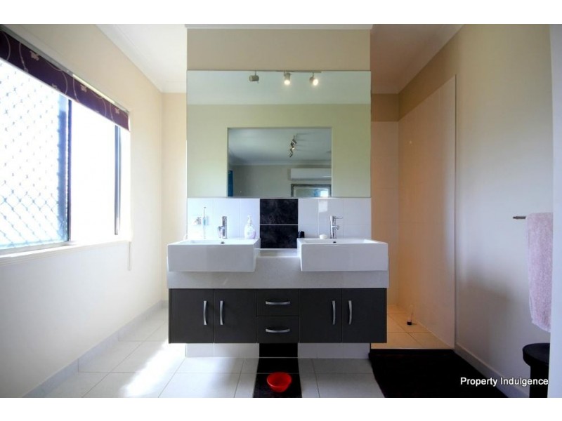 27 Bilbao Place, Bushland Beach QLD 4818