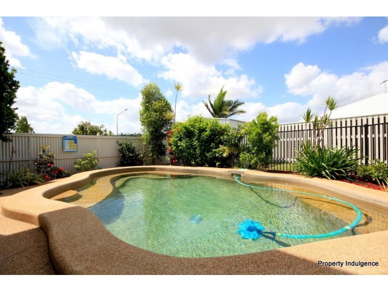 27 Bilbao Place, Bushland Beach QLD 4818