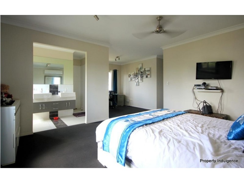 27 Bilbao Place, Bushland Beach QLD 4818