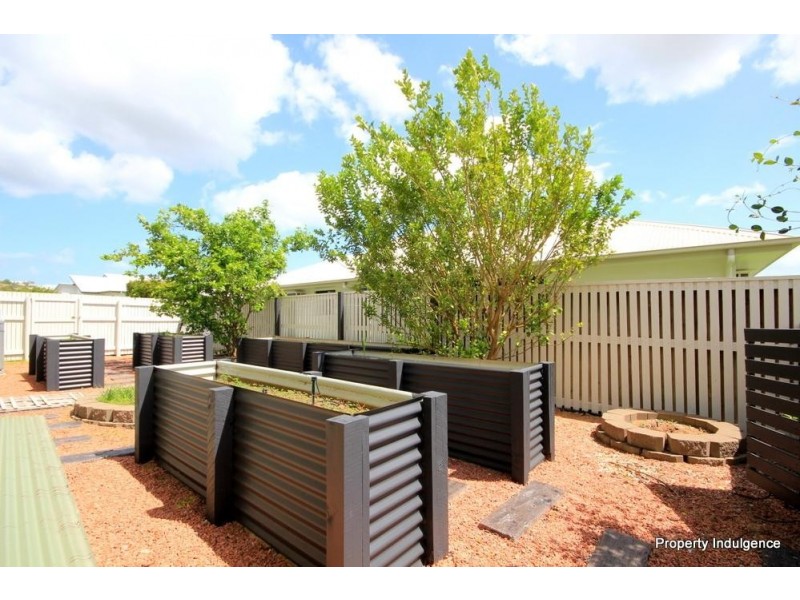 27 Bilbao Place, Bushland Beach QLD 4818