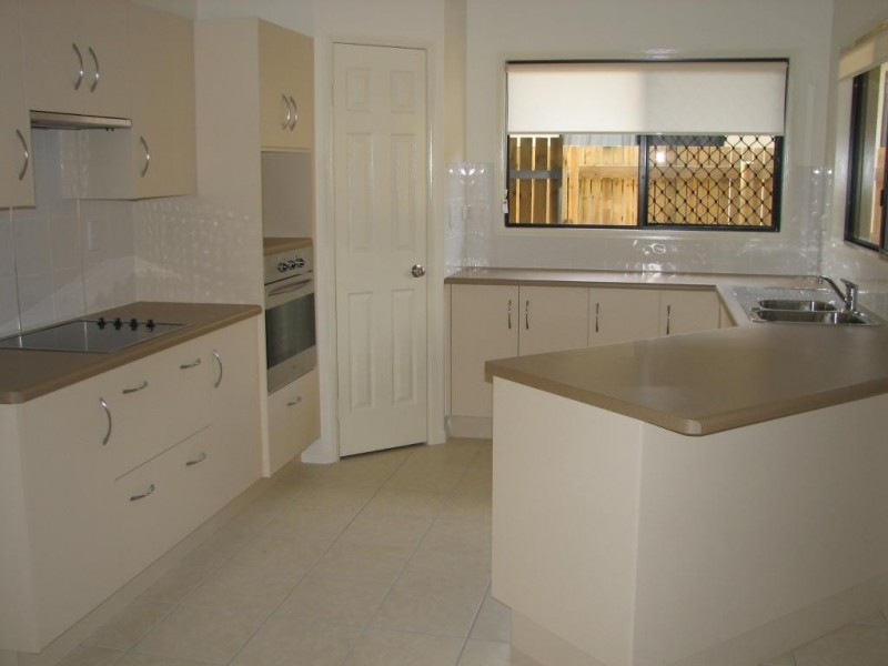 6 Redbank Court, Mount Louisa QLD 4814