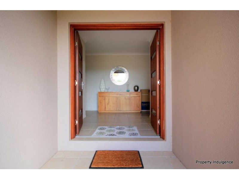 28 Gundabluey Crescent, Mount Low QLD 4818