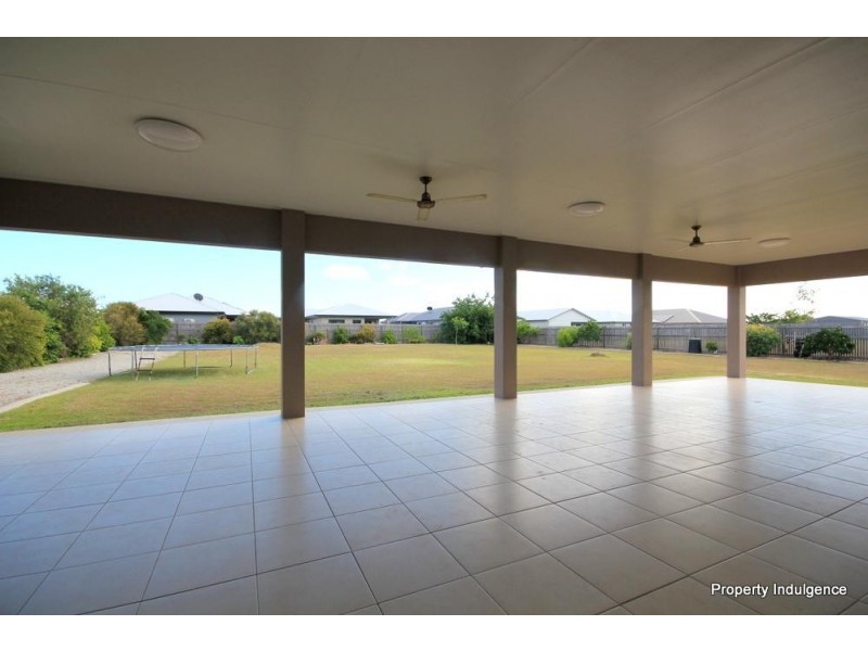 28 Gundabluey Crescent, Mount Low QLD 4818