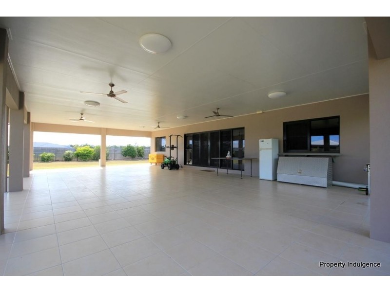 28 Gundabluey Crescent, Mount Low QLD 4818