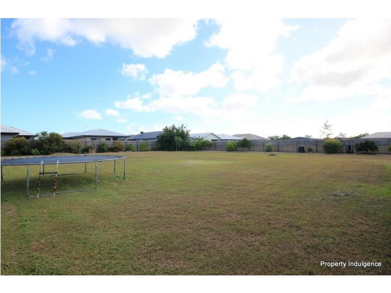 28 Gundabluey Crescent, Mount Low QLD 4818