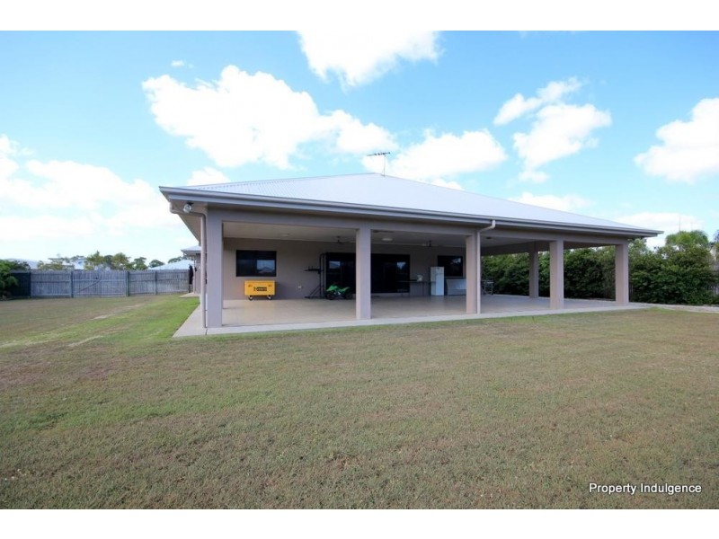 28 Gundabluey Crescent, Mount Low QLD 4818