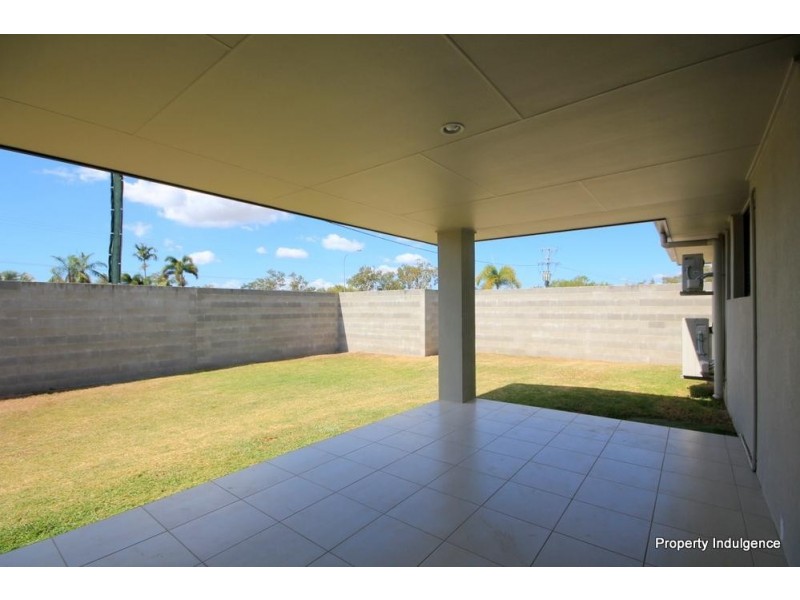 1 Wineglass Bay Avenue, Mount Low QLD 4818