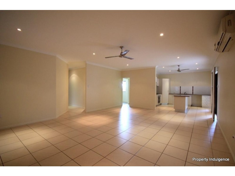 27 Hillock Crescent, Bushland Beach QLD 4818
