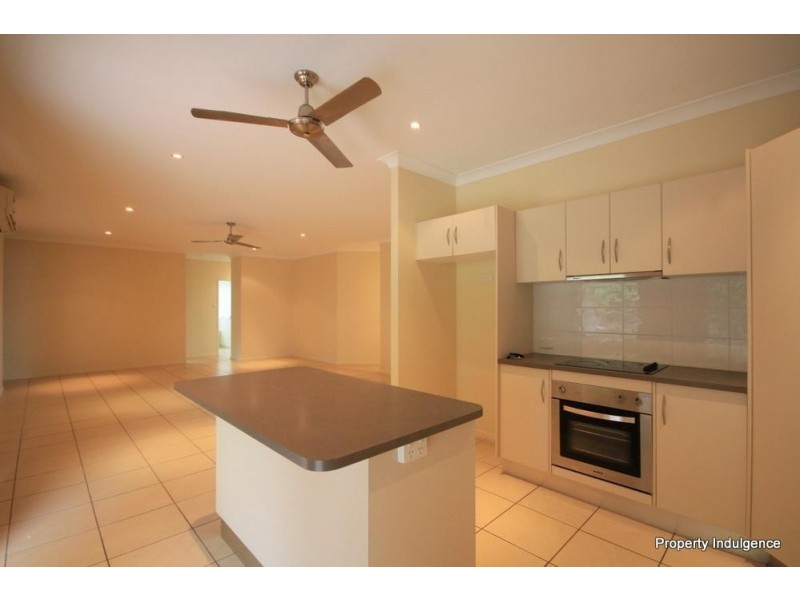 27 Hillock Crescent, Bushland Beach QLD 4818