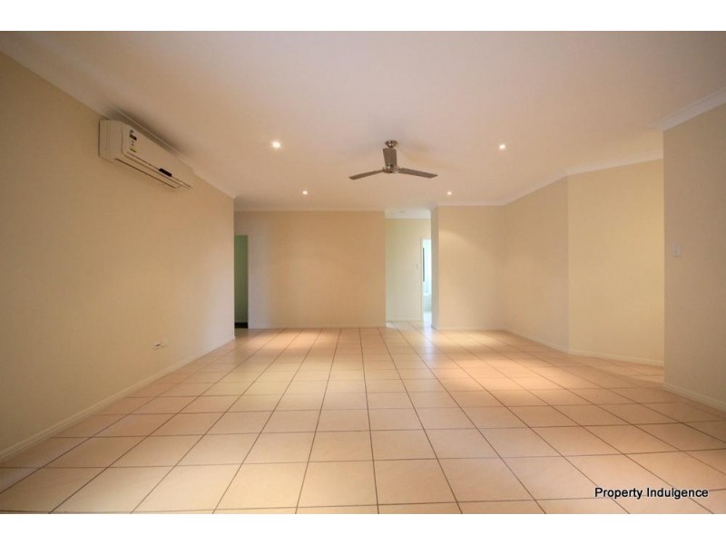 27 Hillock Crescent, Bushland Beach QLD 4818