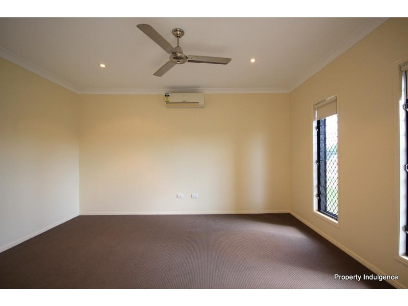 27 Hillock Crescent, Bushland Beach QLD 4818