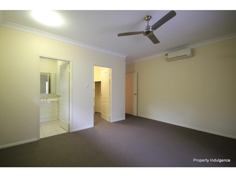 27 Hillock Crescent, Bushland Beach QLD 4818