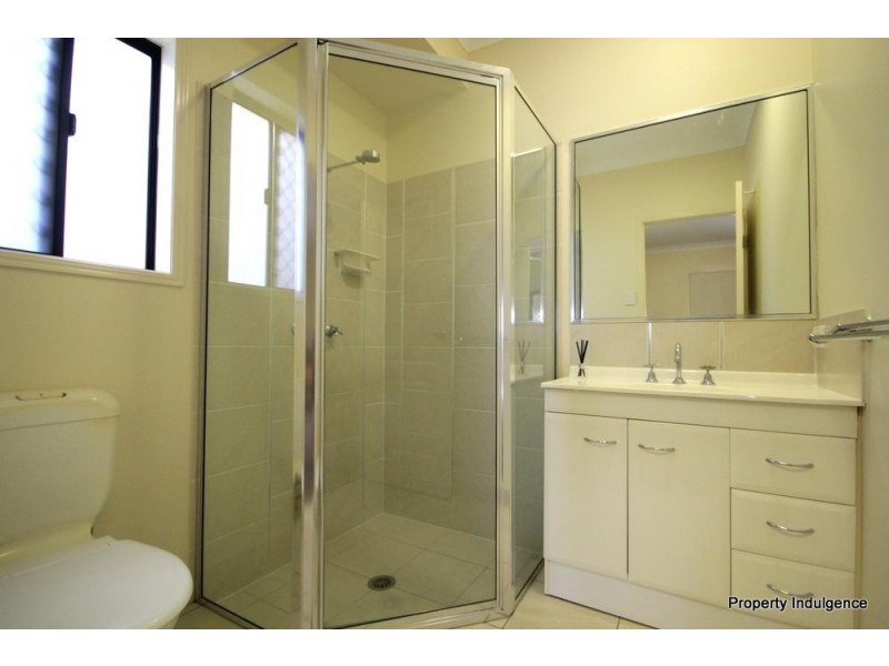 27 Hillock Crescent, Bushland Beach QLD 4818