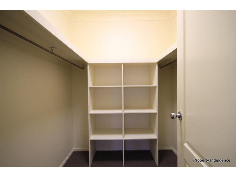 27 Hillock Crescent, Bushland Beach QLD 4818