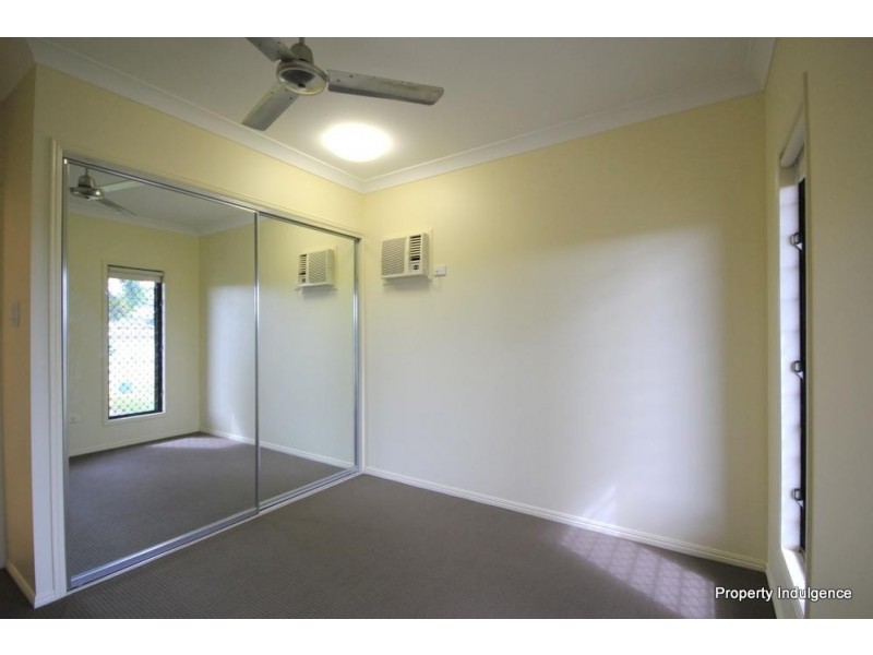 27 Hillock Crescent, Bushland Beach QLD 4818