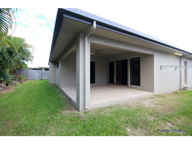 27 Hillock Crescent, Bushland Beach QLD 4818