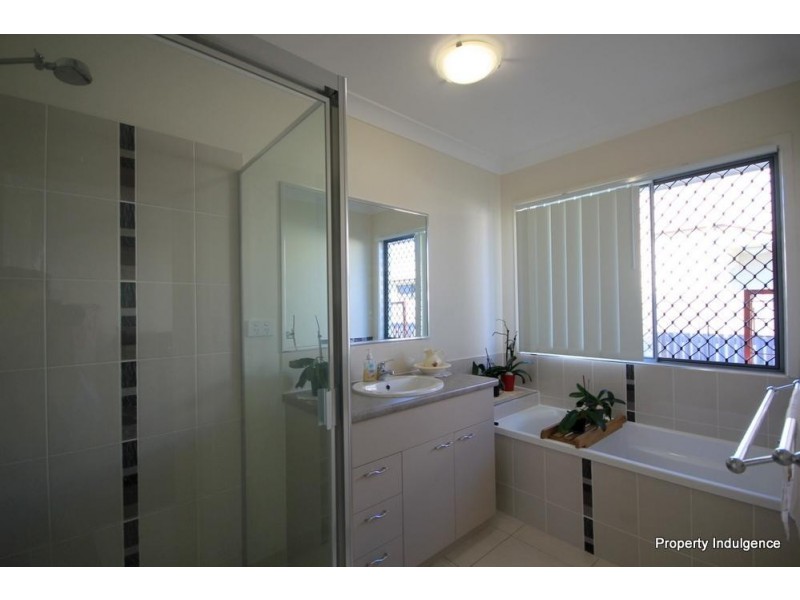 13 Ellenor Street, Mount Low QLD 4818