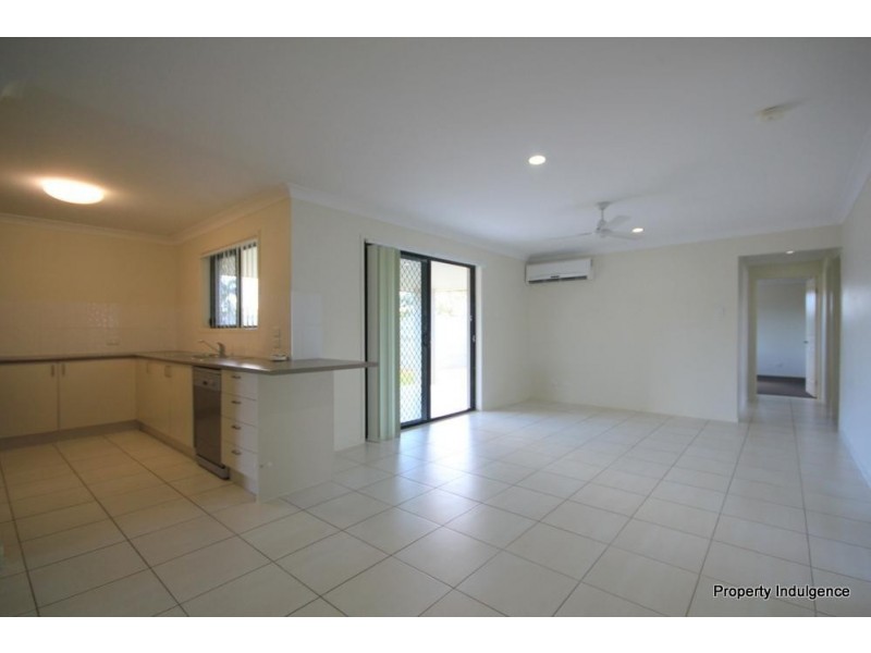 1 Wineglass Bay, Mount Low QLD 4818