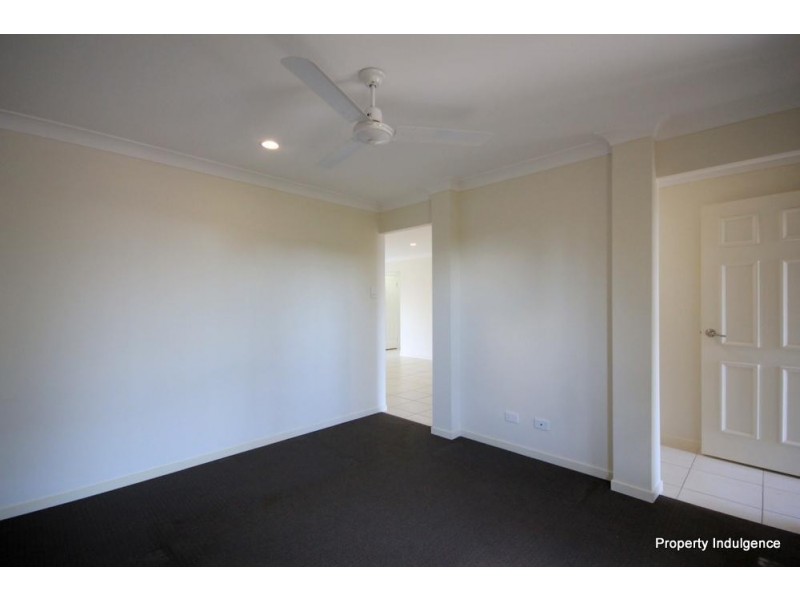 1 Wineglass Bay, Mount Low QLD 4818