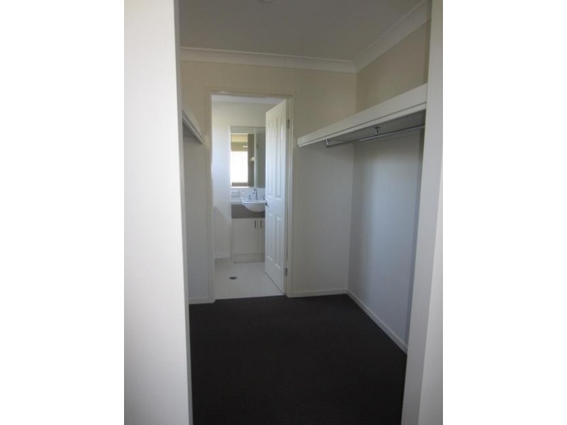 1 Wineglass Bay, Mount Low QLD 4818