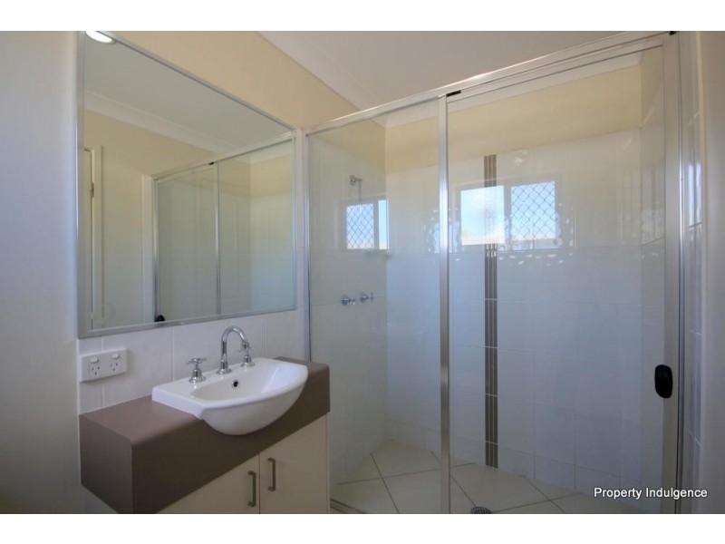 1 Wineglass Bay, Mount Low QLD 4818