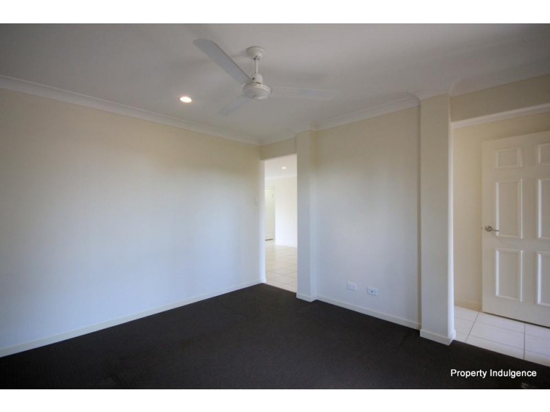 1 Wineglass Bay, Mount Low QLD 4818