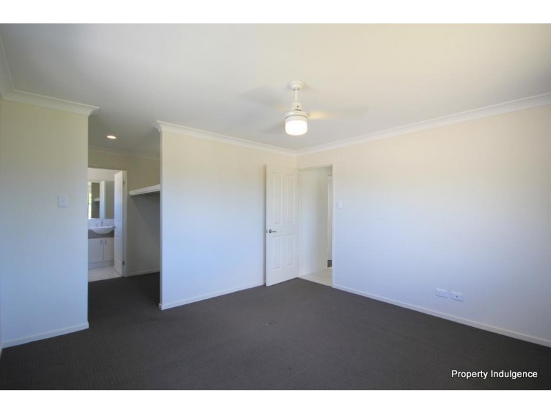 1 Wineglass Bay, Mount Low QLD 4818