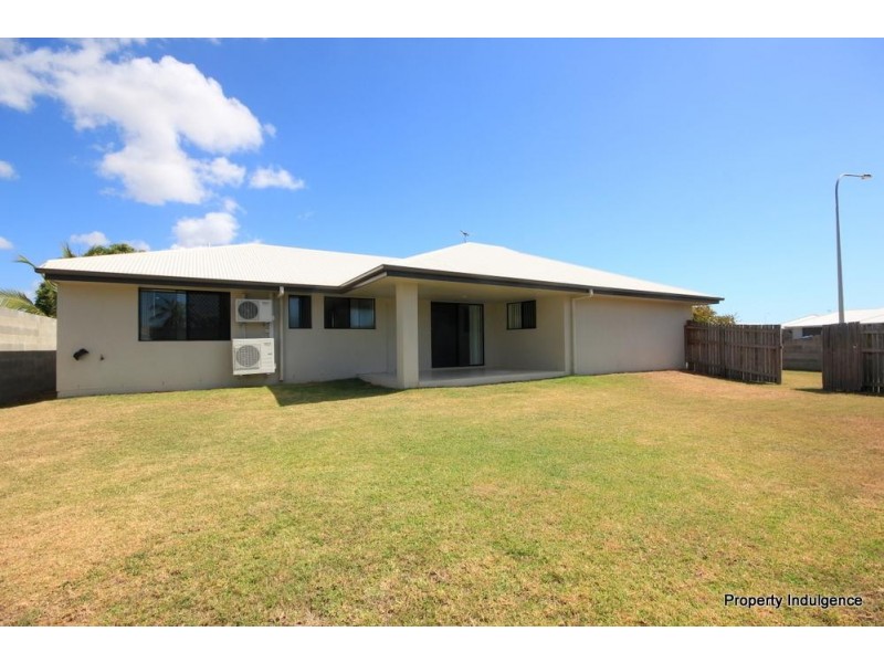 1 Wineglass Bay, Mount Low QLD 4818