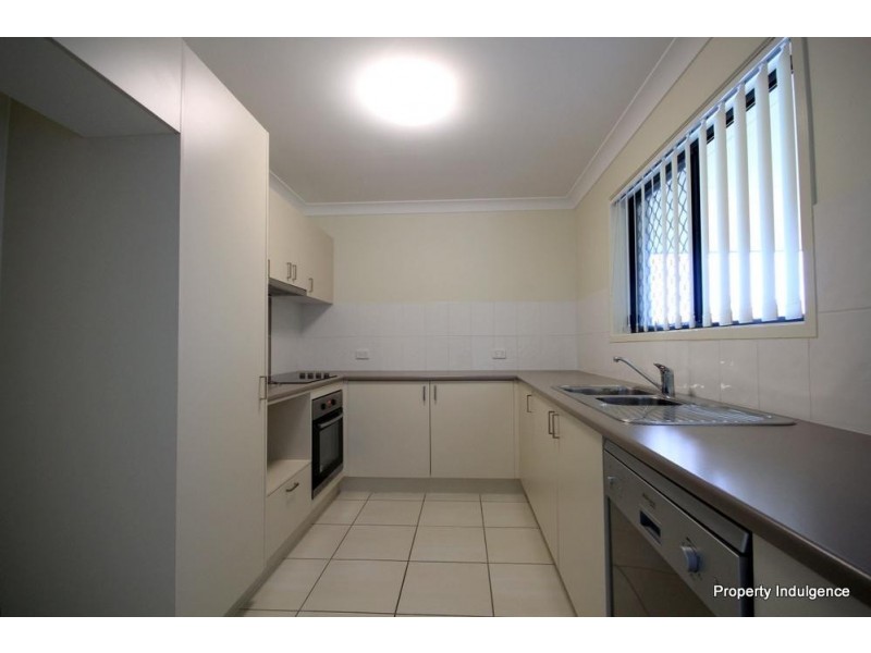 1 Wineglass Bay, Mount Low QLD 4818