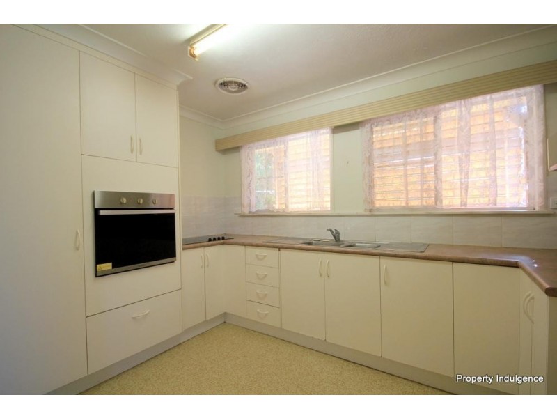 16 Pine Street, Kirwan QLD 4817